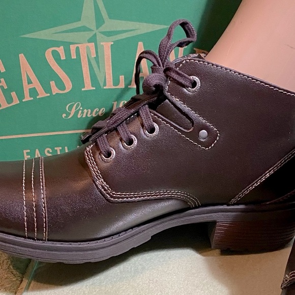 Eastland Brown Ankle Boots - Picture 7 of 12